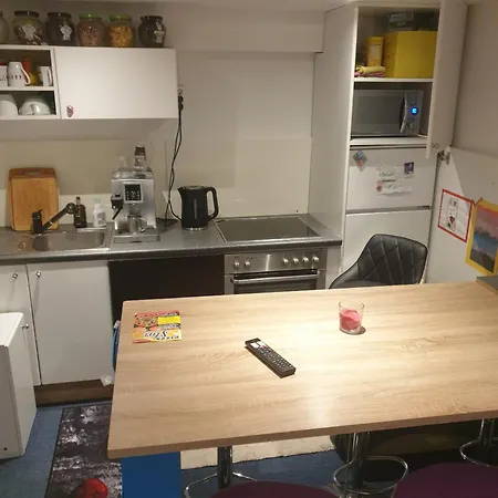 Apartment Privat Souterrain 1 *